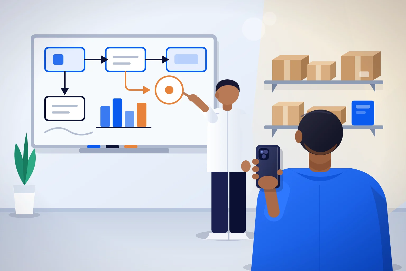 Sócios de uma loja virtual desenham no quadro o fluxo entre loja, ERP e marketplaces e testam o pagamento no celular